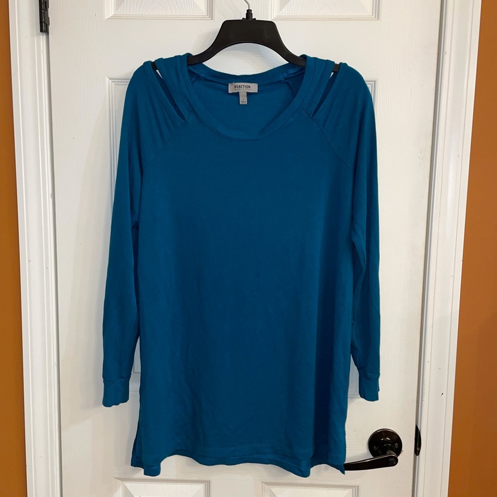Kenneth Cole Reaction cold shoulder top size large